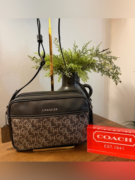 Coach Handbags - Coach Graham Crossbody Bag